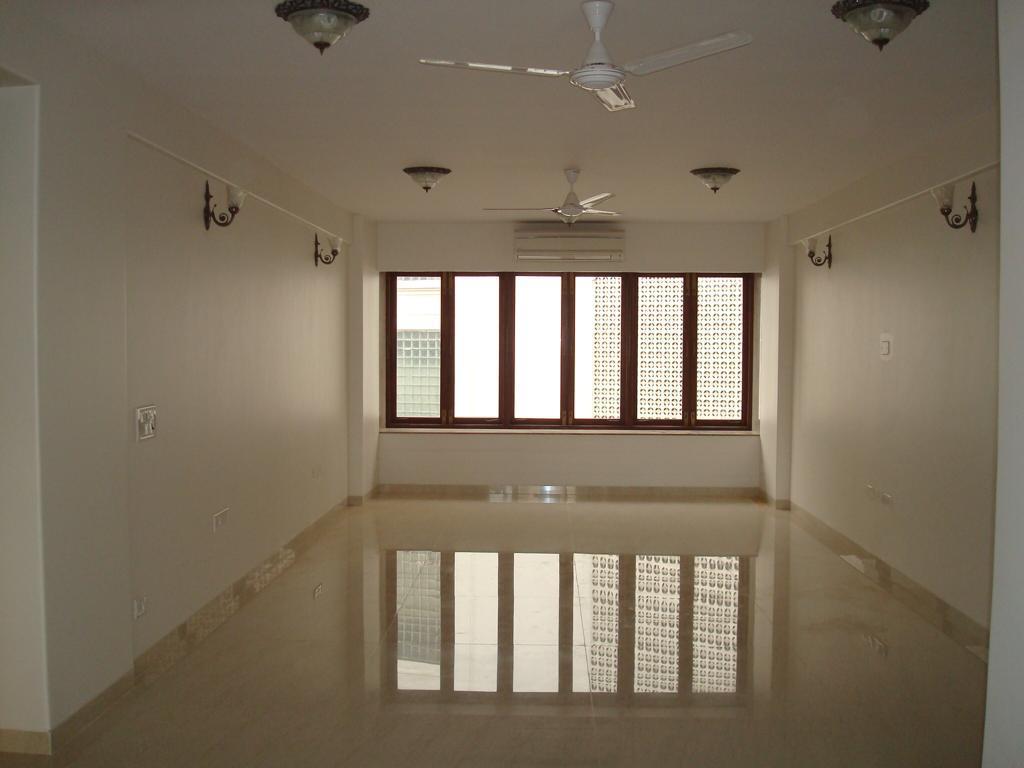 3 BHK Flat for Sale in Worli - Turf View